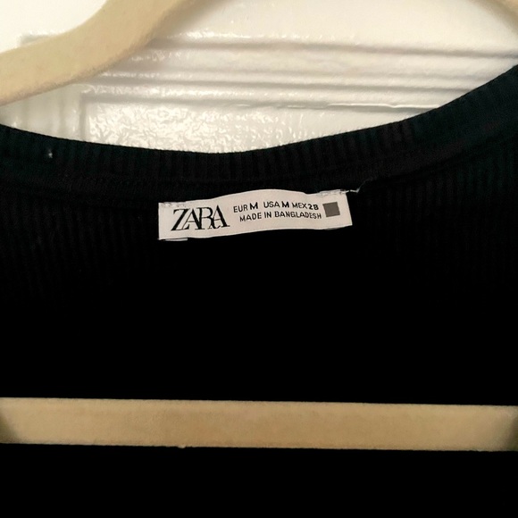 Zara, low v-cut puff sleeve shirt. Size M - Picture 3 of 3